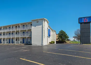 Motel6 Blue Springs, MO hotel thumbnail 3