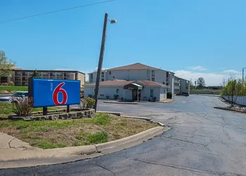 Motel6 Blue Springs, MO hotel thumbnail 6