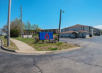 Motel6 Blue Springs, MO hotel thumbnail 8