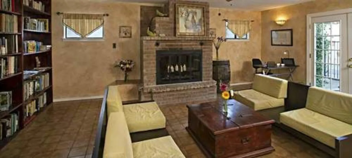 The Lakehouse Bed & Breakfast hotel detail image 6
