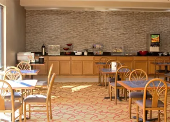 Ramada by Wyndham Wentzville hotel thumbnail 7
