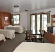 Longliner Lodge and Suites hotel detail image 5
