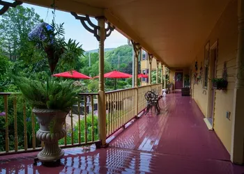 Fairlawn Inn hotel thumbnail 2