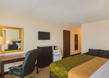 Econo Lodge Sulphur Springs I-30 hotel thumbnail 3