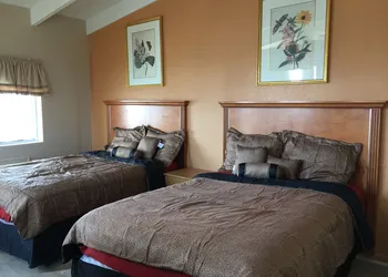 Pelican Inn and Suites hotel thumbnail 3