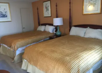 Pelican Inn and Suites hotel thumbnail 5