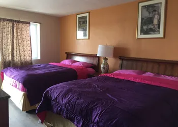 Pelican Inn and Suites hotel thumbnail 8