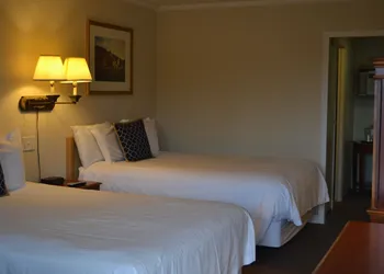 Henniker Motel hotel thumbnail 8