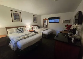 Cedar Lodge Motel hotel thumbnail 8