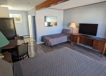 Deerview Lodge & Cabins - Princeton BC hotel thumbnail 7