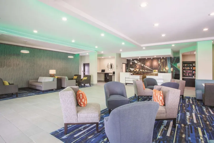 La Quinta Inn & Suites by Wyndham Cullman hotel detail image 2