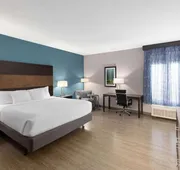La Quinta Inn & Suites by Wyndham Cullman hotel detail image 3