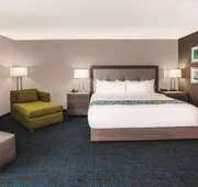 La Quinta Inn & Suites by Wyndham St. Paul-Woodbury hotel detail image 7