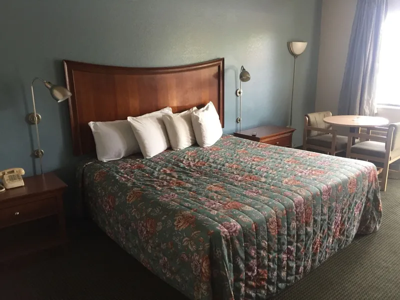 Sunset Inn hotel detail image 6