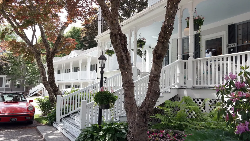 Moseley Cottage Inn & Town Motel hotel detail image 2