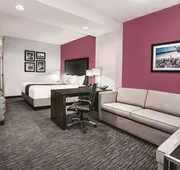 La Quinta Inn & Suites by Wyndham Dallas Grand Prairie North hotel detail image 7