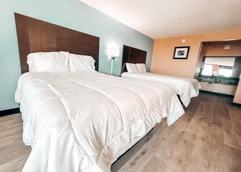 Laker Inn hotel thumbnail 5