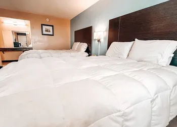 Laker Inn hotel thumbnail 6