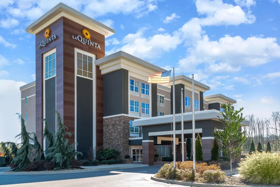 La Quinta Inn & Suites by Wyndham Forsyth hotel detail image 2