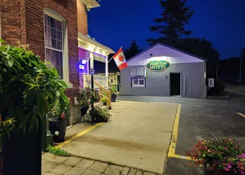 Maple Leaf Motel hotel thumbnail 4