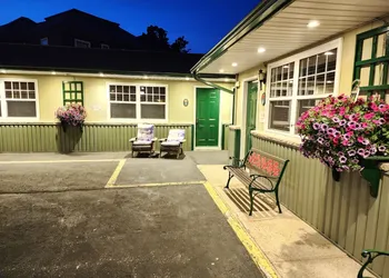 Maple Leaf Motel hotel thumbnail 5