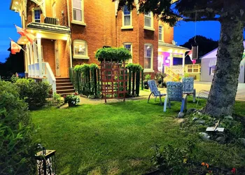 Maple Leaf Motel hotel thumbnail 8