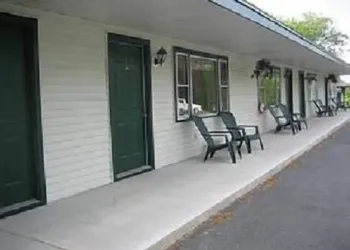 Spring Motor Inn hotel thumbnail 3