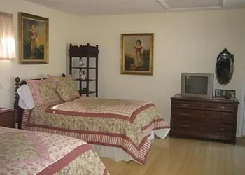 Spring Motor Inn hotel thumbnail 8