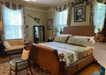 Inn Upon Moon River Plantation hotel thumbnail 6