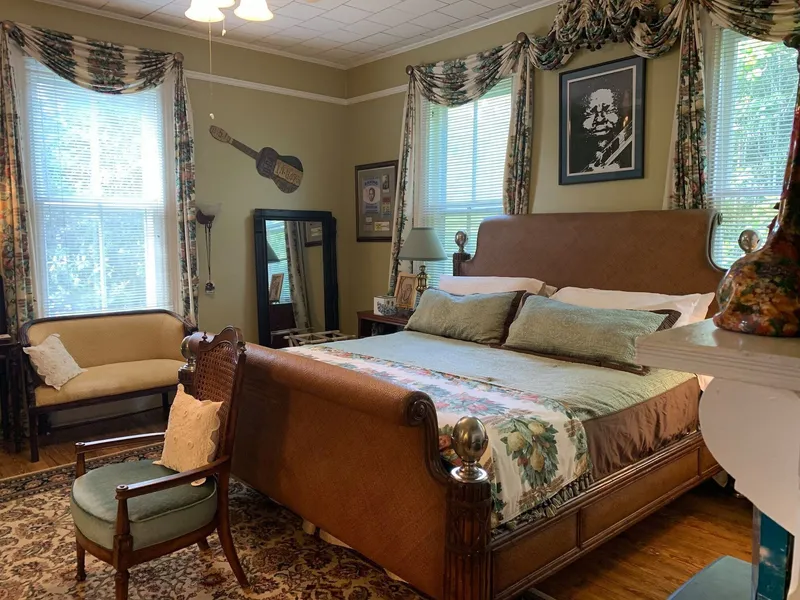 Inn Upon Moon River Plantation hotel detail image 6