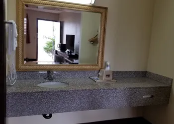 Scottish Inns & Suites Eau Claire hotel thumbnail 3