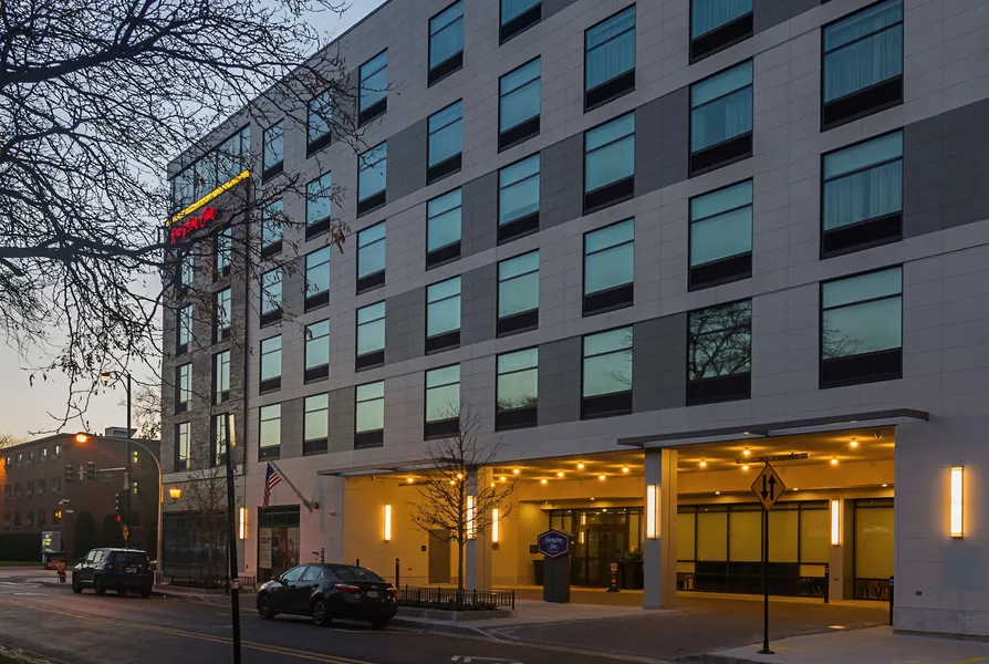 Hampton Inn Chicago North-Loyola Station hotel detail image 2