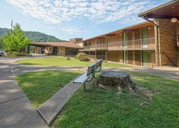 Buckhorn Lake State Resort Park hotel thumbnail 3