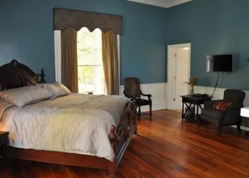 Early Inn at the Grove hotel thumbnail 6
