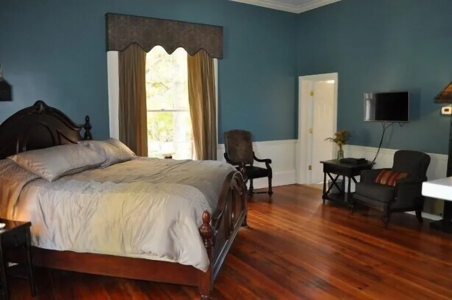 Early Inn at the Grove hotel detail image 6
