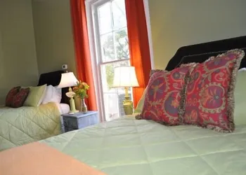 Early Inn at the Grove hotel thumbnail 7