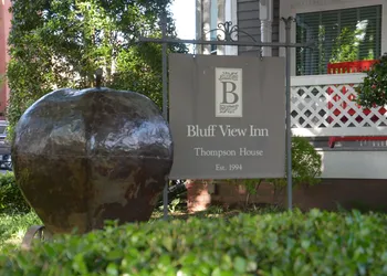 Bluff View Inn hotel thumbnail 5