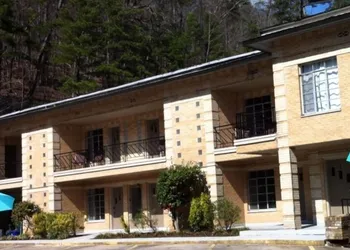The Happy Hollow hotel thumbnail 2