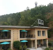 The Happy Hollow hotel detail image 3