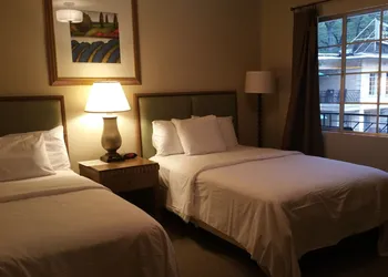 The Happy Hollow hotel thumbnail 7