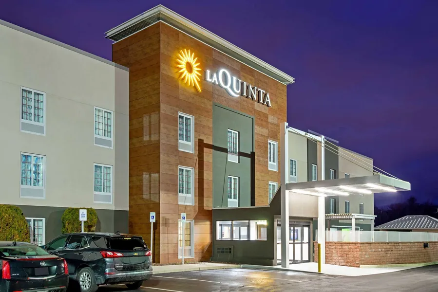 La Quinta Inn & Suites by Wyndham New Cumberland-Harrisburg hotel detail image 2