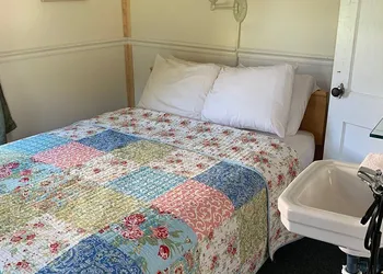 Rock Ledge Motel hotel thumbnail 5