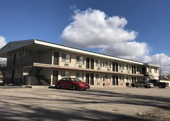 Travelodge by Wyndham Evanston hotel thumbnail 3