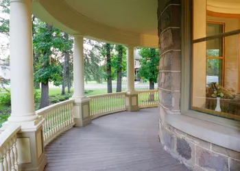 Bella's Castle hotel thumbnail 2