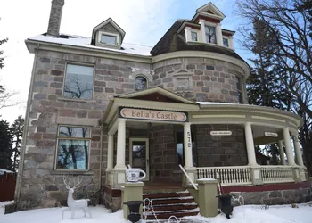 Bella's Castle hotel thumbnail 3