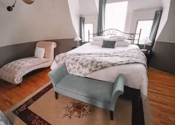 Bella's Castle hotel thumbnail 7
