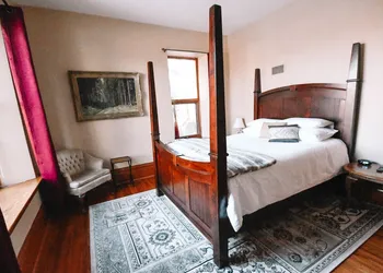 Bella's Castle hotel thumbnail 8