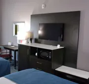 Del-Mar Airport Inn & Suites hotel detail image 4