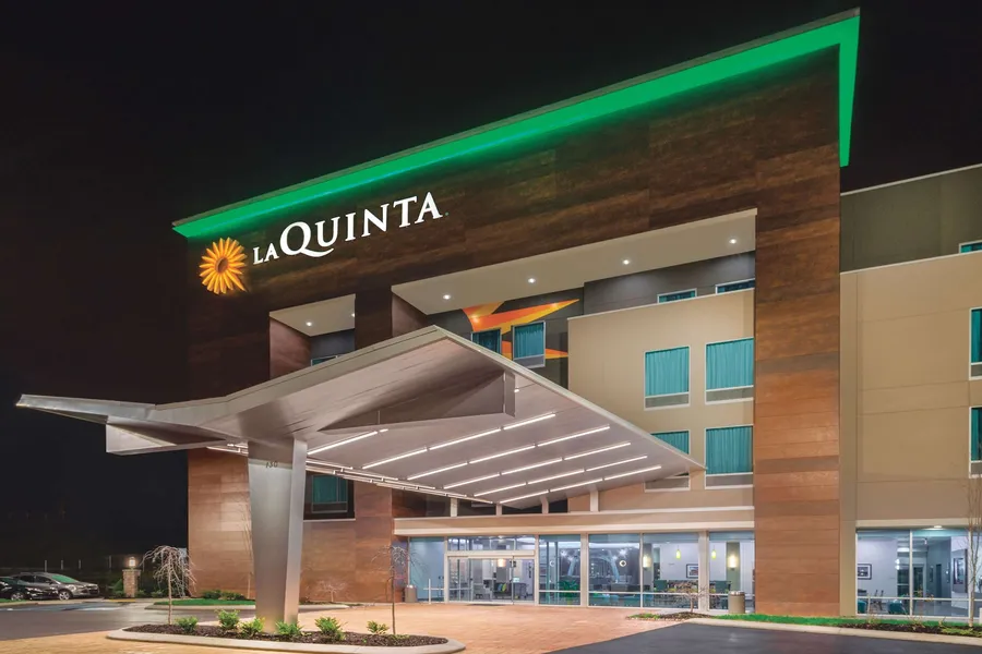 La Quinta Inn & Suites by Wyndham Cleveland near Lee Univ hotel detail image 2