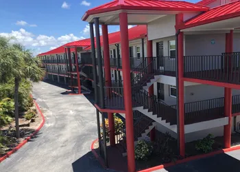 Sun Coast Inn hotel thumbnail 2